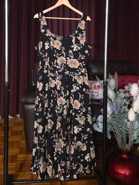 WIDE STRAP SLEEVELESS SEAMED FIT & FLARE MIDI A-LINE DRESS!